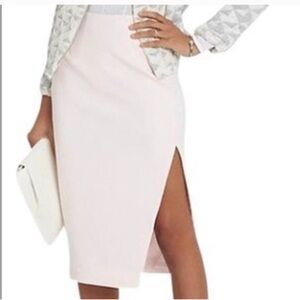 White pencil skirt with slide slit